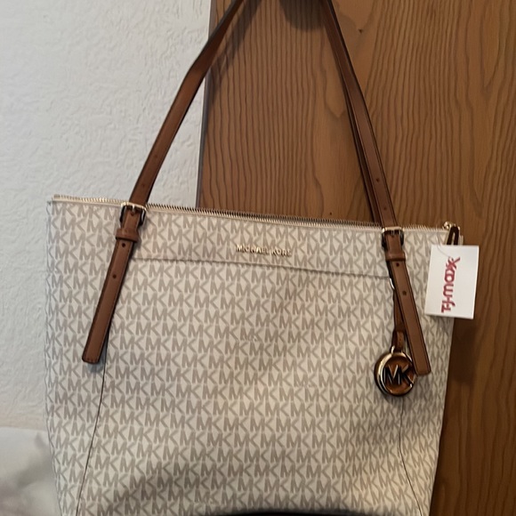 NWT Michael Kors Tote - Picture 3 of 5